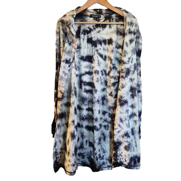 Missguided shirt dress with button front in tie dye white blackish purple - Picture 3 of 13